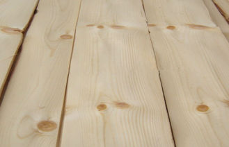0.45 mm kuning Knotty Pine Quarter memotong Veneer dengan Crown gandum