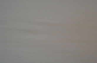 Milk White Basswood Crown Cut Veneer Sheet Untuk Mewarnai Veneer / Plywood