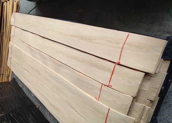 Crown Cut Thin Red Oak Veneer Sheet 2.2m - 2.7m Panjang Untuk Kulit Pintu