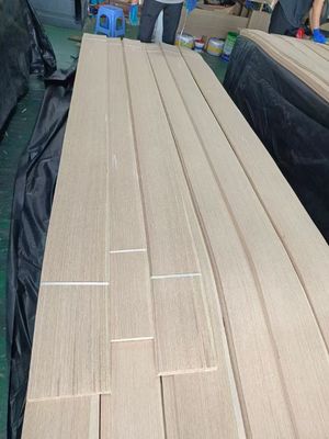 American White Oak Quarter Cut Veneer Sheets Dengan Ketebalan 0,5mm Untuk Plywood