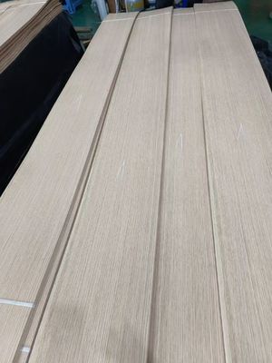 American White Oak Quarter Cut Veneer Sheets Dengan Ketebalan 0,5mm Untuk Plywood