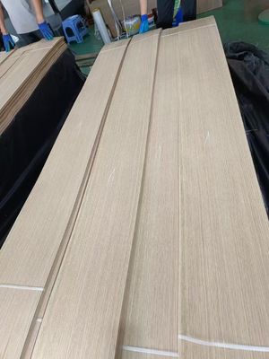 American White Oak Quarter Cut Veneer Sheets Dengan Ketebalan 0,5mm Untuk Plywood