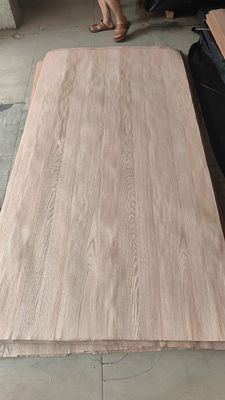 Natural Sliced American Red Oak Crown Cut yang cocok dengan veneer sheet