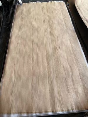 Lembar veneer yang disigar secara alami dengan potongan American White Oak Crown