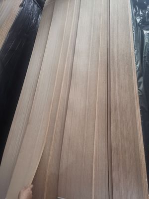 Sesuaikan Ketebalan Veneer Kayu Ek Merah Ideal untuk Solusi Lantai Kayu Alami
