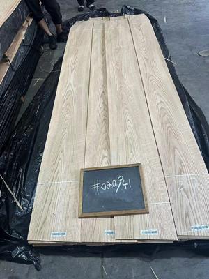 Lembar veneer Oak yang belum selesai Tekstur halus untuk proyek perabotan Oak khusus