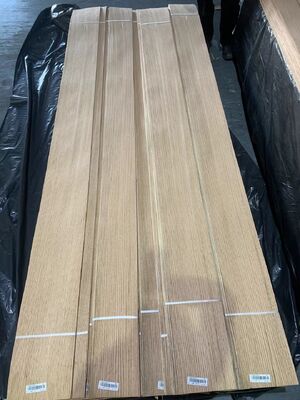 Lembar Veneer Oak dengan Fleksibilitas Baik, Tekstur Halus, dan Ketebalan 0,2-0,6mm untuk Furnitur dan Panel Dinding