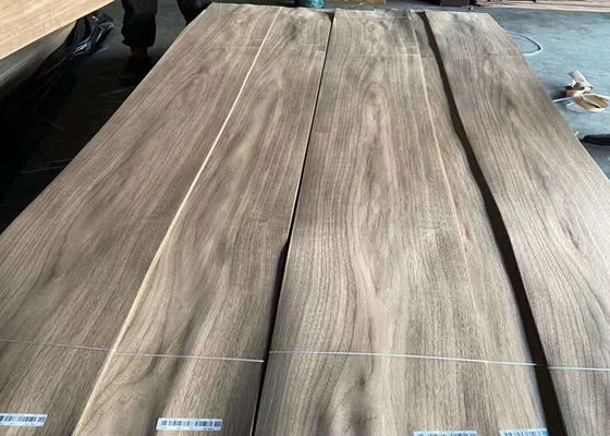 Natural 10-16% MC Crown Cut Walnut Plywood Sheets Diterapkan Pada Pintu Furnitur