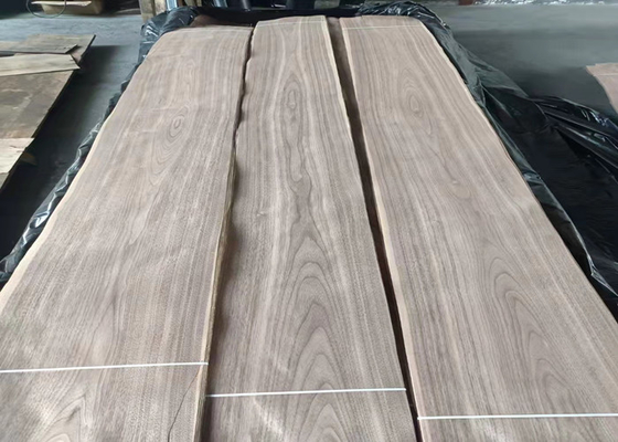 Ketebalan 0.45mm Flat Cut Walnut Wood Veneer Sheet Untuk Kayu Lapis