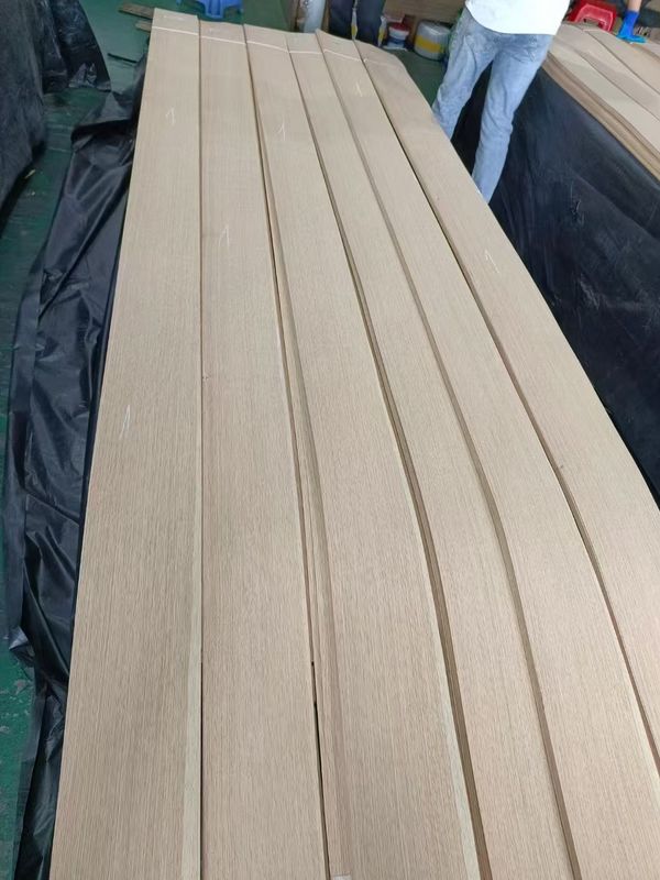 American White Oak Quarter Cut Veneer Sheets Dengan Ketebalan 0,5mm Untuk Plywood