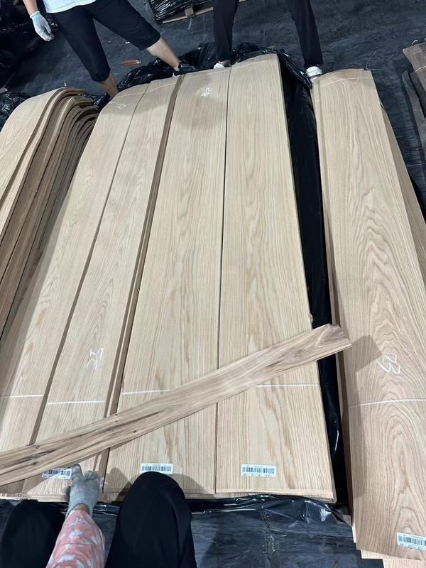 Veneer Kayu Ek Merah Panjang Kustom Solusi Sempurna untuk Desainer Furnitur