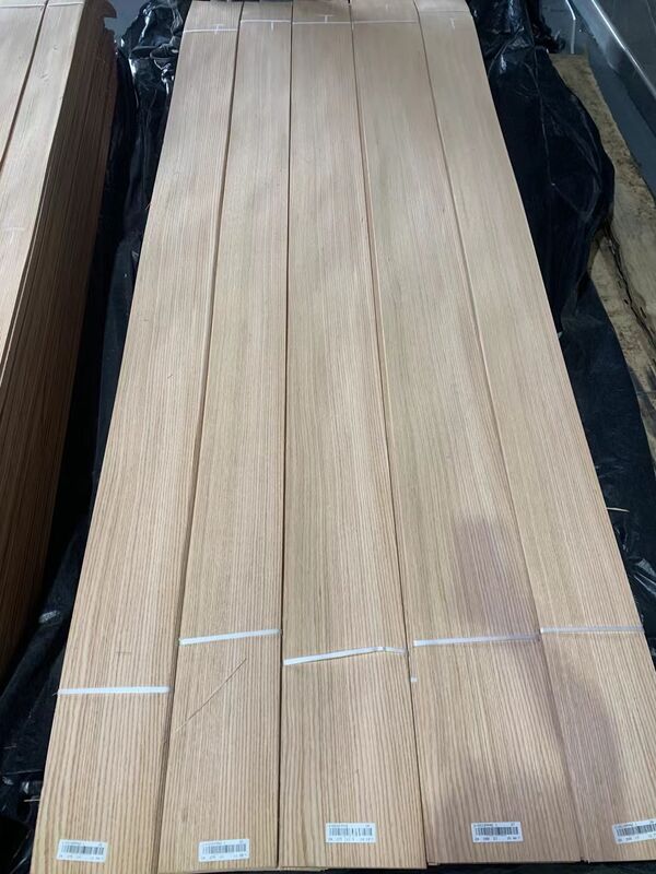 Lembaran Veneer Kayu Oak Merah Potongan Quarter dengan Ketebalan 0.2-0.6mm dan Serat Lurus untuk Furnitur dan Permukaan Dekoratif
