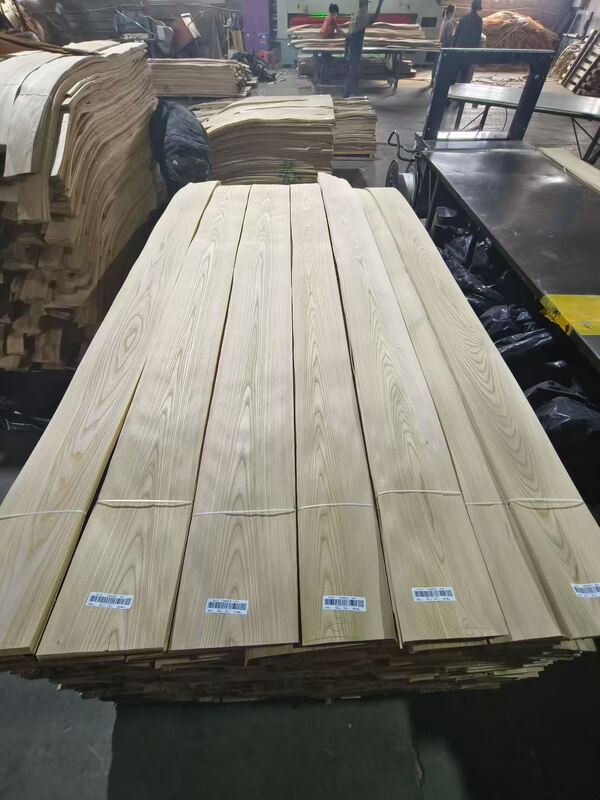 Lembar Veneer Elm Rusia Berkualitas Tinggi dengan Potongan Quarter dan Potongan Crown untuk Furnitur dan Dekorasi